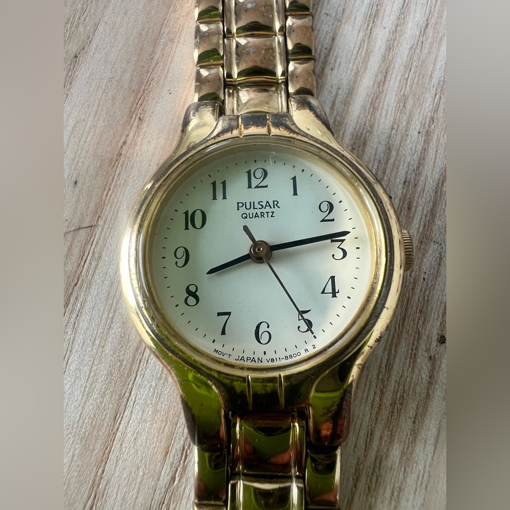 Pulsar ladies gold tone classic dress watch NEW BATTERY